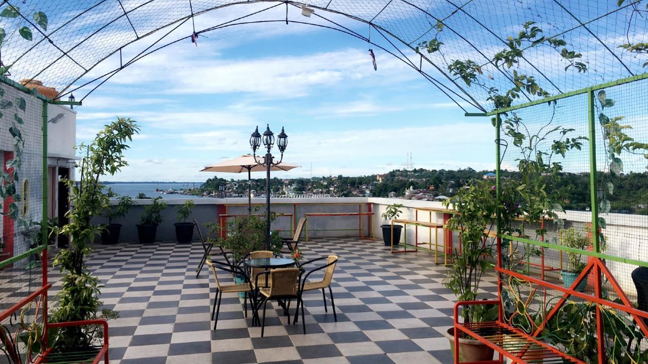 Syafira Hotel Langgur Exteriör bild