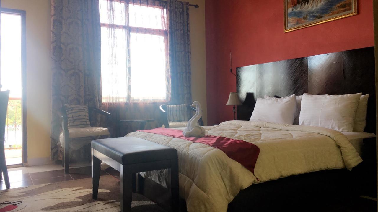 Syafira Hotel Langgur Exteriör bild
