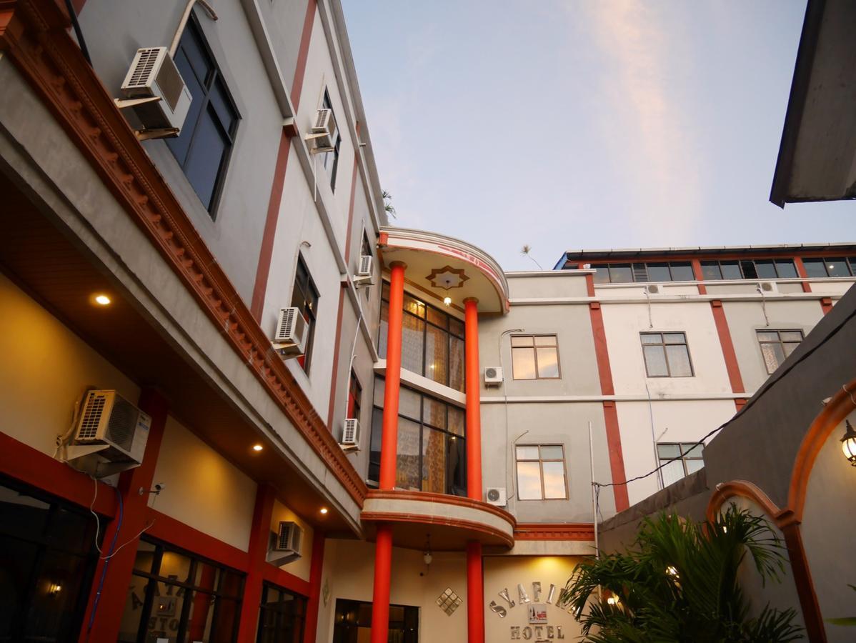 Syafira Hotel Langgur Exteriör bild