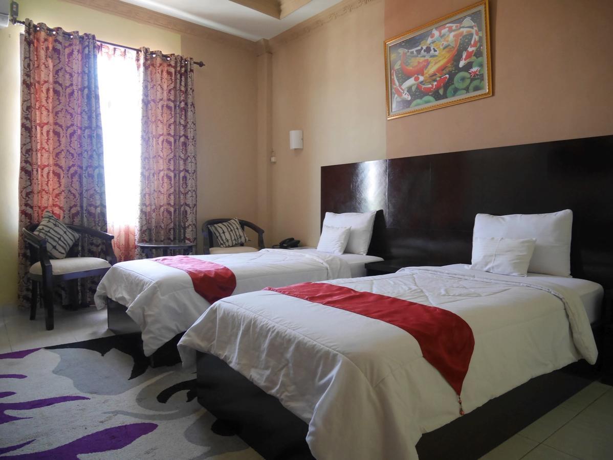 Syafira Hotel Langgur Exteriör bild