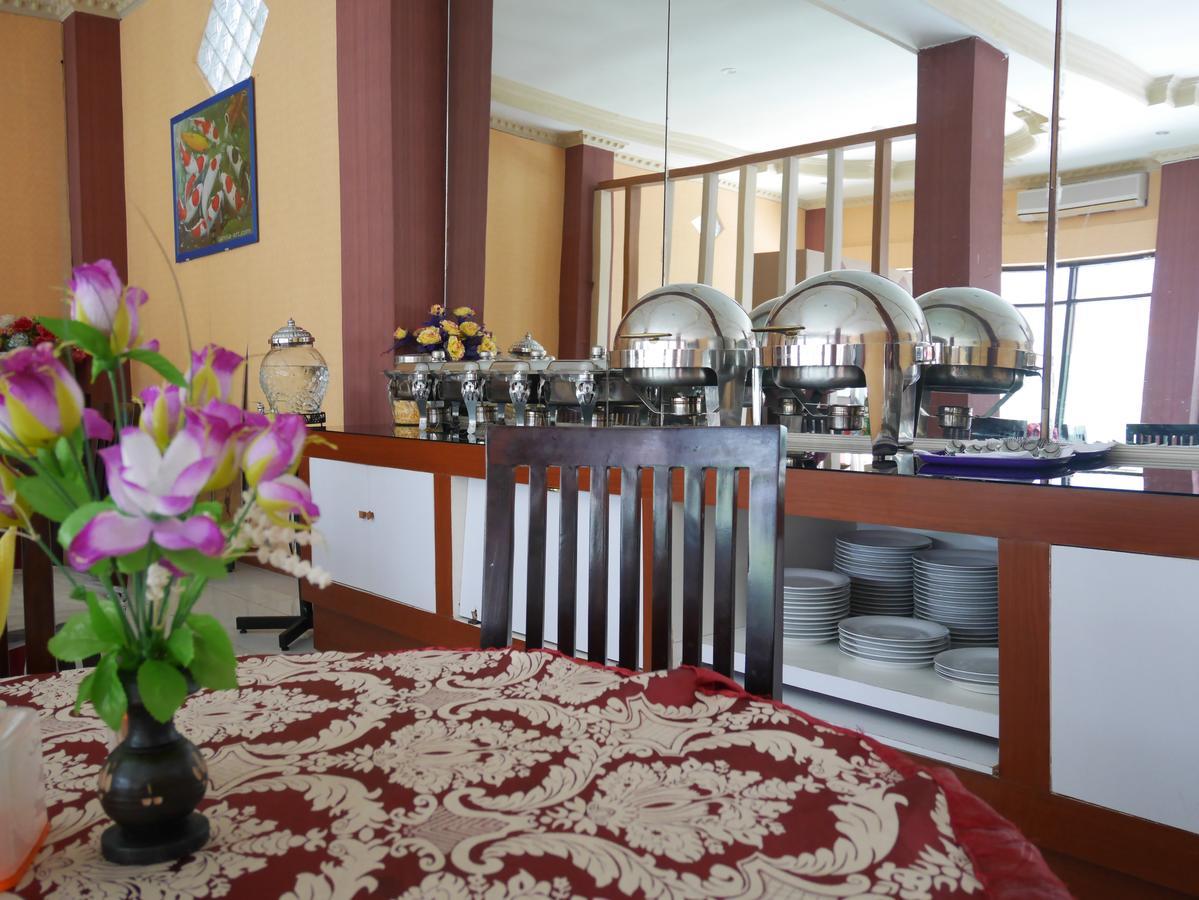 Syafira Hotel Langgur Exteriör bild
