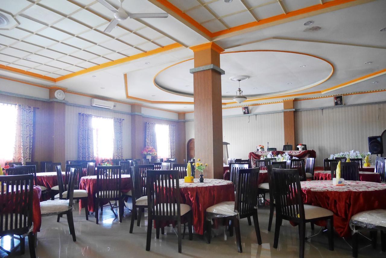 Syafira Hotel Langgur Exteriör bild