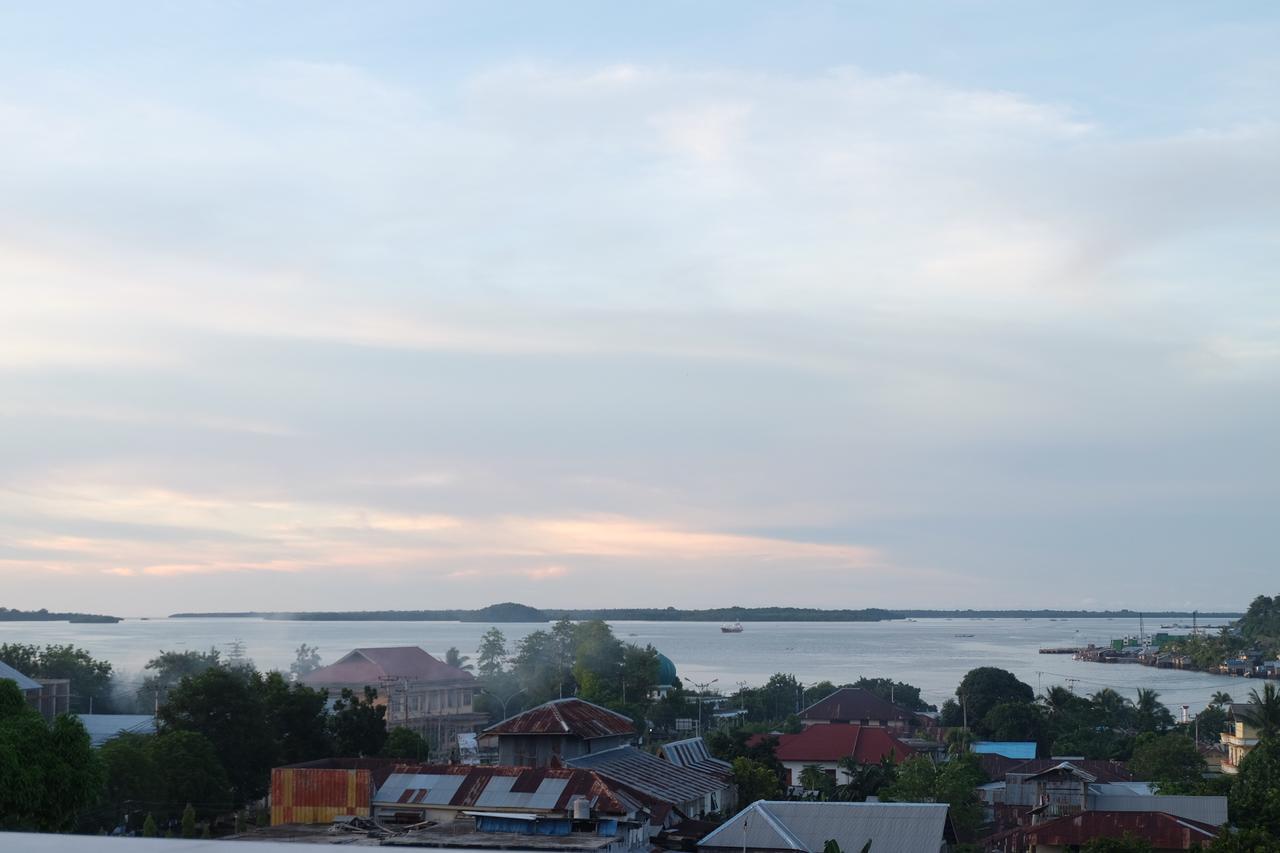 Syafira Hotel Langgur Exteriör bild