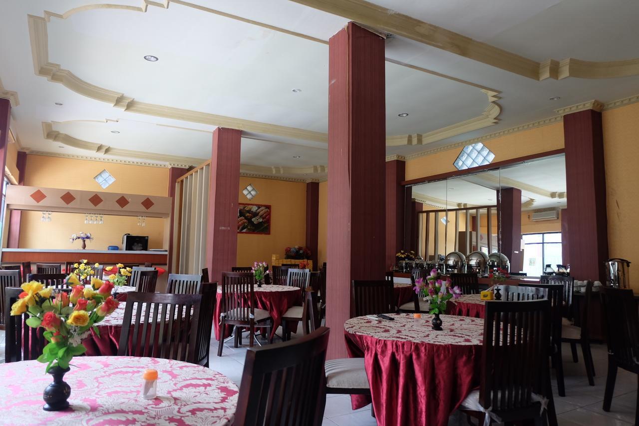 Syafira Hotel Langgur Exteriör bild