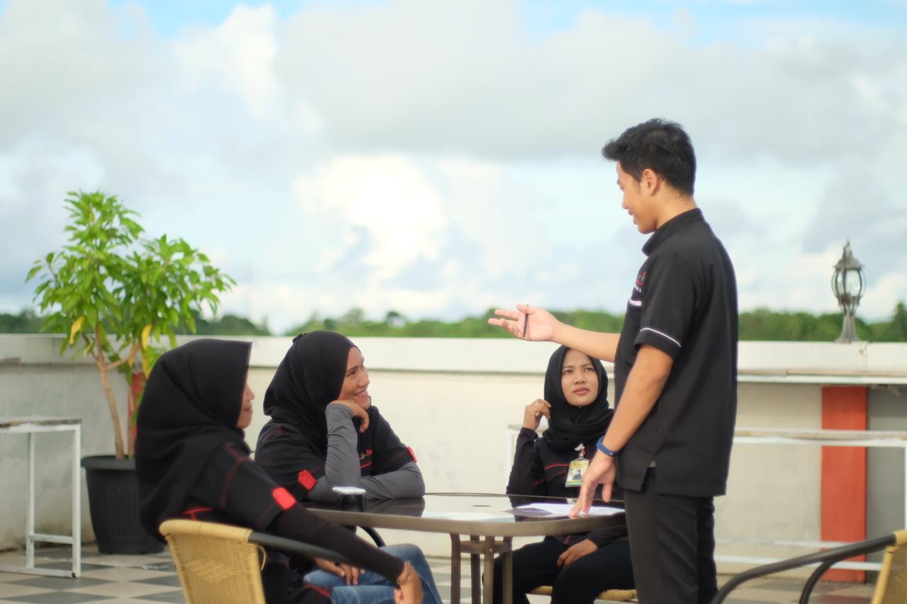 Syafira Hotel Langgur Exteriör bild